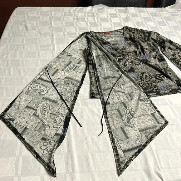 Vtg,open bell sleeve top,some velvet,paisley,XS, surplice,fairygoth,boho,ties.EC - Picture 7 of 15